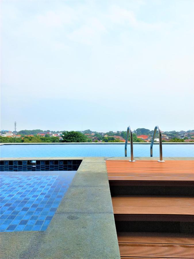 Front One King Hotel Tuban Tuban  المظهر الخارجي الصورة